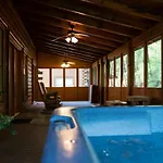 Rushing Water Lodge - Beautiful Back Yard Along Caney Creek - Hot Tub Game Room