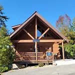 Peaceful Setting Cabin