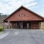 Bearfootin\' Retreat In The Great Smoky Mountains