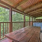 Cabin With Deck And Fireplace Less Than 3 Mi To Dollywood!