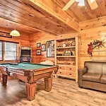 Smoky Mountain Cabin With Game Room And Hot Tub!