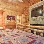 Smoky Mountain Cabin With Game Room And Hot Tub!