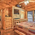 Smoky Mountain Cabin With Game Room And Hot Tub!
