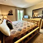 Wandering Bear Lodge Chalet