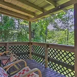 Peaceful Pigeon Forge Cabin With Fire Pit!