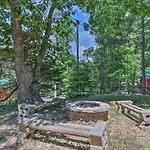 Peaceful Pigeon Forge Cabin With Fire Pit!