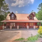 Pigeon Forge Getaway With Covered Patio And Hot Tub!