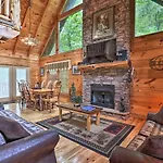 Pigeon Forge Getaway With Covered Patio And Hot Tub!