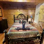 Priscilla Heights Lane Cabin 3301