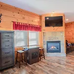 Deer Tracks Retreat In Pigeon Forge!