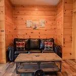 Deer Tracks Retreat In Pigeon Forge!