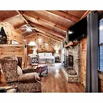 Peekaboo With Hot Tub, Pool Table, And Jacuzzi