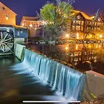 Luxury Condo In The Heart Of Pigeon Forge