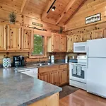 Cozy Log Cabin!! In Heart Of Pf & Close To The Smokies