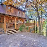 Grin N Bear It Cabin With Hot Tub And Fire Pit!