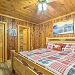 Grin N Bear It Cabin With Hot Tub And Fire Pit!