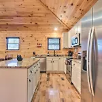 Luxe Cabin With Hot Tub, Theater, Pool Table, Arcade