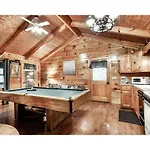 Peekaboo With Hot Tub, Pool Table, And Jacuzzi