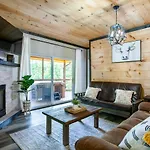 Pine Cove Cabin - Hot Tub, Game Room, Theater Room