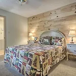 Rustic Pigeon Forge Home With Private Hot Tub!