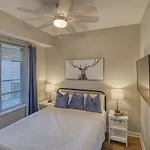 Fantastic Location! River And Mountain Views 2Br/2Ba Sleeps 6