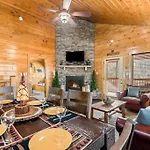Luxury Cabin - Golden Tee, Hot Tub, Top Location!!