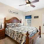 Bandit\'S Riverfront Retreat