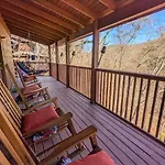 Firefly Hollow Cabin - Smoky Mountains - Soaky Mountain Water Park - Sevierville Convention Center