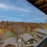 Blue Moon Ridge: Brand New Cabin! 5 Bedrooms, Pool/Hot Tub, Theatre