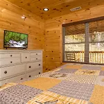 5Bd5B Escape Cabin With 2 Hottubs, Thtr &Game Rm,1Mi To The Parkway! 4Mi To Dollywood - Spring Deal