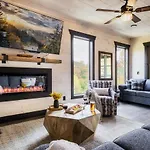 New Discount, Private Pool, Fire Pit, Theater, Hot Tub