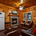 Er97 - Squirrel\'S Retreat - Close To The Action In Pigeon Forge! Cabin