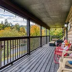 Er26 - Sasquatch Inn - Great Location! Close To Town Resort Pool! Cabin