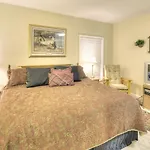 Colonial Crest 107 - Great Location! - You Can Walk To Town! Condo
