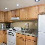 Colonial Crest 112 - Great Location! - You Can Walk To Town! Condo
