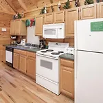 Er38B - Grandma\'S Hideaway - Great Location! Close To Town Cabin