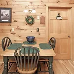 Er38B - Grandma\'S Hideaway - Great Location! Close To Town Cabin