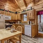 Er317 - The Cubby Hole - Great Location - Close To Town Cabin
