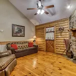 Er37 - Hi-Bear-Nate Great Location,,Close To Town Cabin