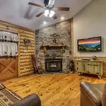 Er37 - Hi-Bear-Nate Great Location,,Close To Town Cabin