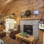 Er65 - Eagles Point - Great Location, Close To All The Action! Cabin