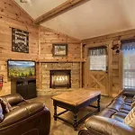 Er301 - Eagle\'S Hideaway - Great Location! Close To All The Action! Cabin