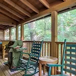 Er50 - Creekside - Great Location, Close To All The Action! Cabin