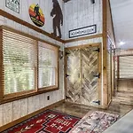 Er26 - Sasquatch Inn - Great Location! Close To Town Resort Pool! Cabin