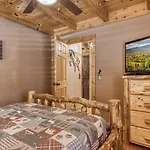 Er45 - Tin Pan Alley - Great Location, Just Across From Swimming Pool! Cabin