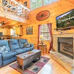 Moonshine Ridge Cabin With Hot Tub And Fire Pit