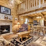 Er74 - Gerrald\'S Chalet - Great Location, Close To All The Action! Cabin