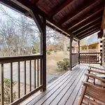 Er74 - Gerrald\'S Chalet - Great Location, Close To All The Action! Cabin
