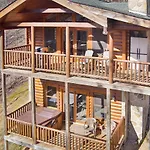 Private Smoky Mtn Log Home With 2 Decks And Hot Tub!
