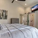 Mountain Valley Revival - Brand New Renovations, Close To Town, Panoramic Mountain Views!! Cabin